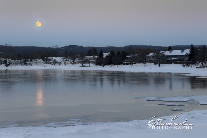 SUN122-December-Moonrise-Over-Beulah-1.jpg